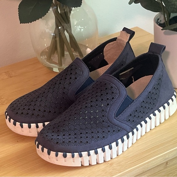 ISLE JACOBSEN Kids Tulip - Navy - Size 31 EU, Size 13 US - Picture 2 of 9